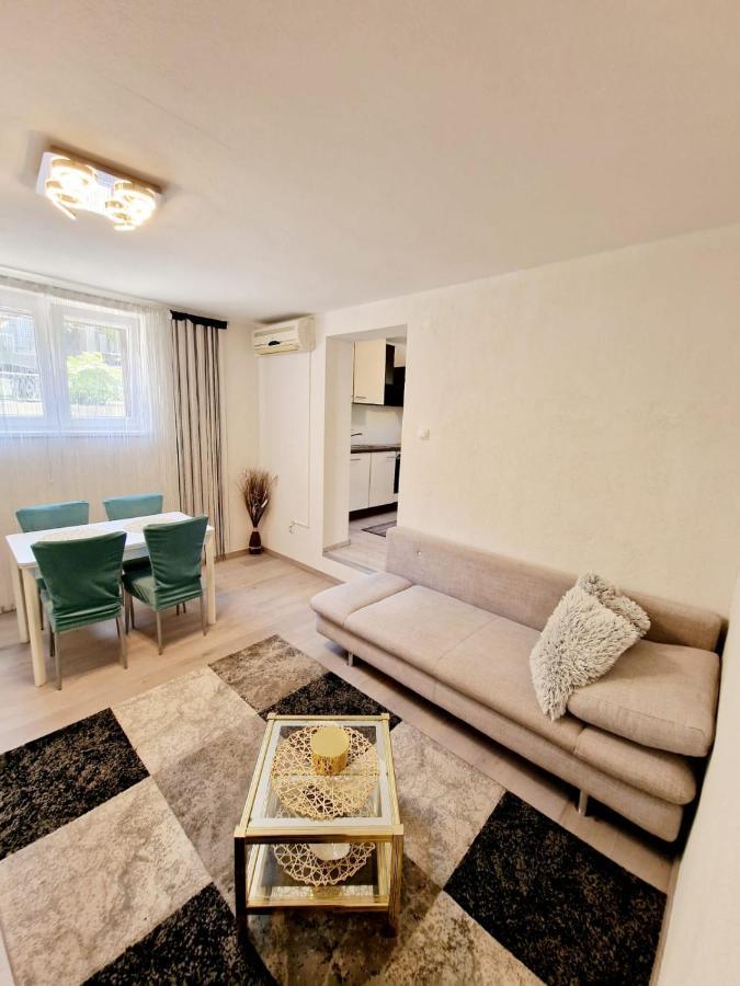 Split Apartment Екстериор снимка