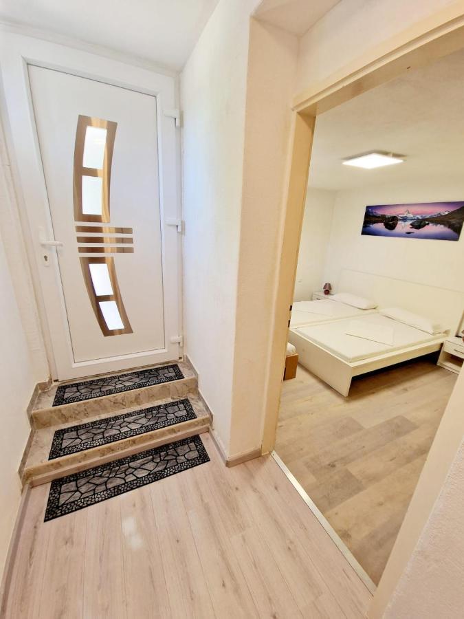 Split Apartment Екстериор снимка