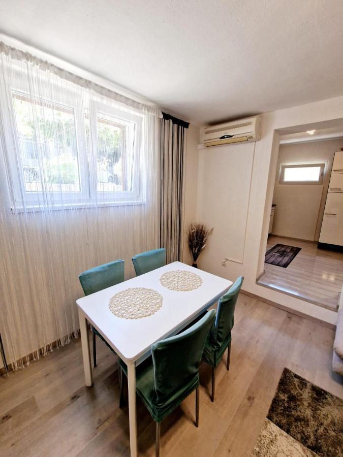 Split Apartment Екстериор снимка
